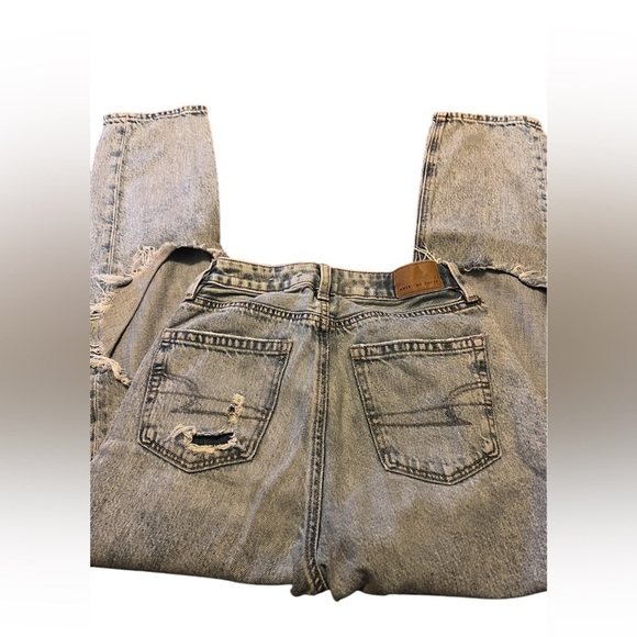 American Eagle Woman’s Size O Regular, Mom Jeans Light Wash Rips in Knees - Picture 4 of 5